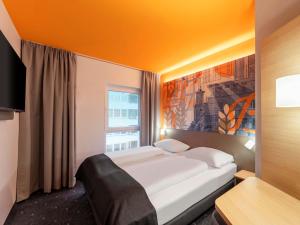 Ένα ή περισσότερα κρεβάτια σε δωμάτιο στο B&B HOTEL Hagen