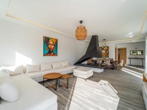 a living room with a white couch and a fireplace at DAR PITXI - Personnel inclu in Essaouira