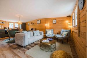 a living room with a couch and a table at Chalet Oz in Vitznau