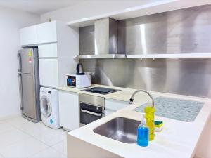 Kuchyň nebo kuchyňský kout v ubytování Mcity Deluxe Duplex at Jalan Ampang