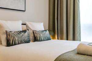 Ένα ή περισσότερα κρεβάτια σε δωμάτιο στο 2BR Apt Near NATO & EU