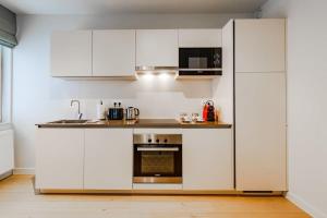 Η κουζίνα ή μικρή κουζίνα στο 2BR Apt Near NATO & EU