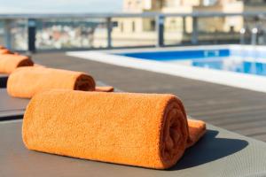 Der Swimmingpool an oder in der Nähe von Hotel Jazz