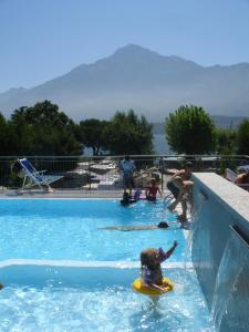 Bazén v ubytování Camping Villaggio Paradiso nebo v jeho okolí + 37 fotografií