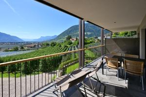 a balcony with a table and chairs and a view at Residence Winklgut in Lagundo