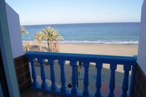 a balcony with a view of the beach at Hotel Doña Luisa in San Luis de Sabinillas