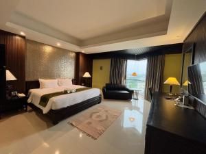 Postel nebo postele na pokoji v ubytování Napalai Hotel