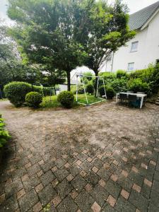 ズンデルンにあるFerienwohnung Gute Zeitのブランコ付き公園