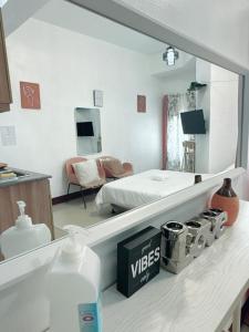 TV a/nebo společenská místnost v ubytování Budget Sweet Escape at San Marino Residences