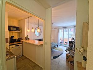 Kuchyň nebo kuchyňský kout v ubytování L'Escapade-Vélodrome-La Timone-Balcon-Wifi-Netflix-Urban NestConciergerie