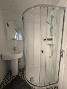 Ένα μπάνιο στο Seaside 3 bedroom Escape Bangor