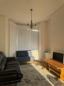 Χώρος καθιστικού στο Seaside 3 bedroom Escape Bangor