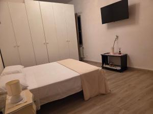 Giường trong phòng chung tại Bellavista Bilocale