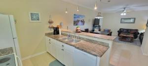 Kuchyň nebo kuchyňský kout v ubytování Los Cabos II 4