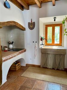 a kitchen with a sink and a window at CASAS LENTAS Slow Living-Óbidos in Sobral