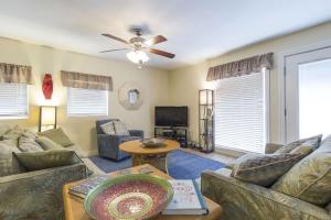 Χώρος καθιστικού στο Pompano Beachview Home