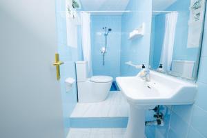 Koupelna v ubytování Hostal Flamingo by Nest + 50 fotografií