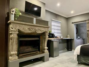 Η κουζίνα ή μικρή κουζίνα στο OR Tambo Guest Retreat Unit 1