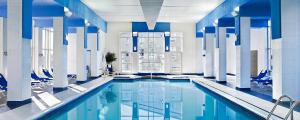 Bazén v ubytování Sheraton Boston Needham Hotel nebo v jeho okolí