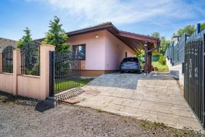 Hoone, kus puhkemaja asub