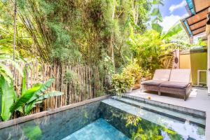 Piscina de la sau aproape de villa restu 1