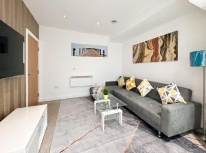 a living room with a couch and a table at Stylish Loft Apartment Weekend Holiday Stay in Central Station +5 photos