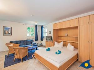 a bedroom with a bed and a living room at Villa Margot Whg 30 in Bansin