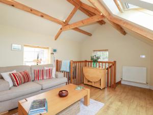 Posezení v ubytování Mithian Cottage