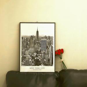 een zwart-witte foto van een stad bij Urban Retreat 3-Min Walk from Achasan Station, 15-Min to Seongsu, Tranquil Space for Relaxation in Seoul