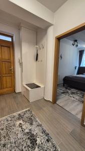 Un pat sau paturi într-o cameră la Be Chill Apartment +14 fotografii