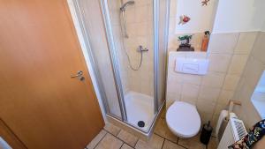 Fotografie z fotogalerie ubytování Schönes großes Haus in Neubrandenburg zentrum-, strandnah v destinaci Neubrandenburg + 64 fotografií