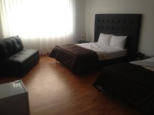 Postel nebo postele na pokoji v ubytování Hotel Dorado Plaza Bogota