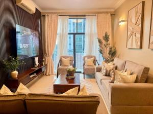 Телевизор и/или развлекательный центр в Don Onesmo's Duplex A Luxurious Three Bedroom Apartment