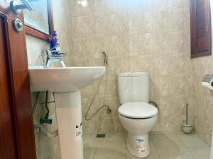 Ванная комната в Don Onesmo's Duplex A Luxurious Three Bedroom Apartment