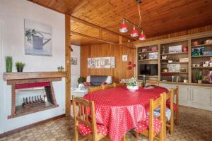 Η κουζίνα ή μικρή κουζίνα στο Maison Am Stram Gram