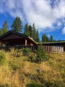 a house sitting on top of a grassy hill at Mountain Cabin With Ski Tracks Nearby in Øyer