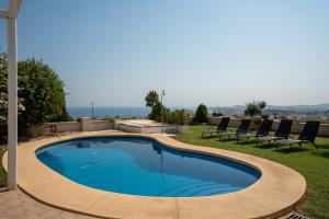Bazén v ubytování Spacious 3BR Villa with Pool and Sea Views - Hosted by Lapponia Properties nebo v jeho okolí