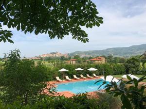 Bazén v ubytování Farmhouse Agriturismo Borgo in Santa Lucia nebo v jeho okolí