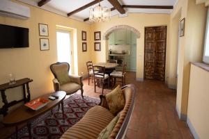 TV a/nebo společenská místnost v ubytování Farmhouse Agriturismo Borgo in Santa Lucia