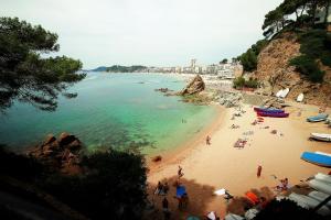 a group of people on a beach near the water at Hostal Blanc Lloret in Lloret de Mar +19 photos