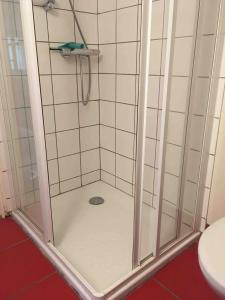Koupelna v ubytování Maison de charme à Beaumont-Village avec piscine privéea + 24 fotografií