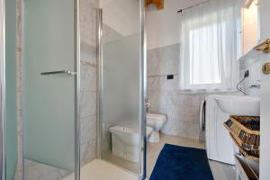 Ένα μπάνιο στο Casa Vacanze Vista Monviso +30 φωτογραφίες