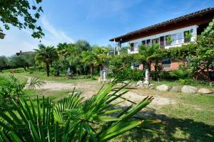 Κήπος έξω από το Casa Vacanze Vista Monviso