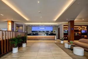 a lobby of a hotel with a large screen at Wyndham Santiago Aeropuerto in Santiago