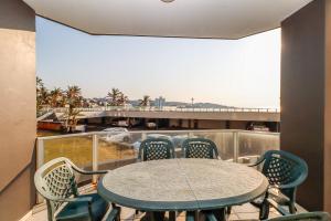 a table and chairs on a balcony with a view at Seagull 203 in Margate