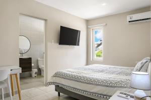 Ένα ή περισσότερα κρεβάτια σε δωμάτιο στο New, cozy & close to everything