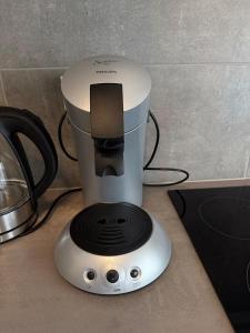 Příslušenství pro přípravu čaje a kávy v ubytování Urban City Room - Self Check In - Bad Nauheim + 8 fotografií