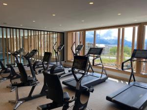 Fitness centrum a/nebo fitness zařízení v ubytování Alpe d'Huez Houses - Chez Côme, Nid douillet dans résidence Spa 5 étoiles, skis au pied, avec vue et jardin