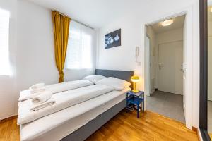 a bedroom with a large white bed in a room at CALM & EASY by JR City Apartments in Vienna