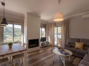 Ruang duduk di Villa 8 by Villamya